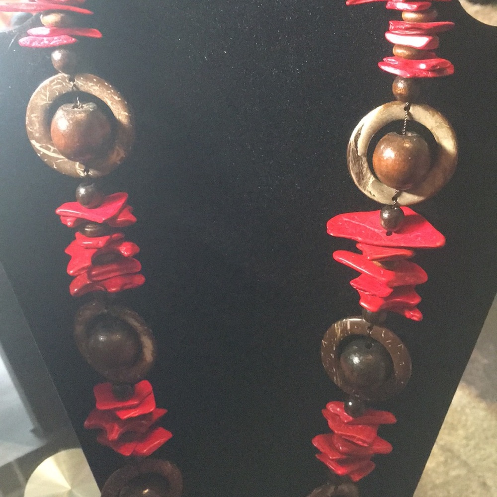 ✅SOLD✅Long beautiful Statement necklace - Picture 2 of 2